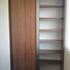 <em><b>Основа: </b></em>ДСП Kronospan.<br><em><b>Фасады: </b></em>ДСП Kronospan, раздвижная система Astin.<br><em><b>Фурнитура: </b></em>Blum, ДС.